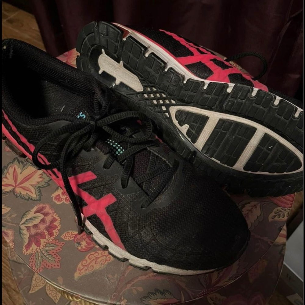 ASICS 8.5 tennis shoes. Like new. Worn twice.